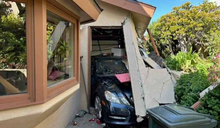 Ventura Crash Traps Two Injured People